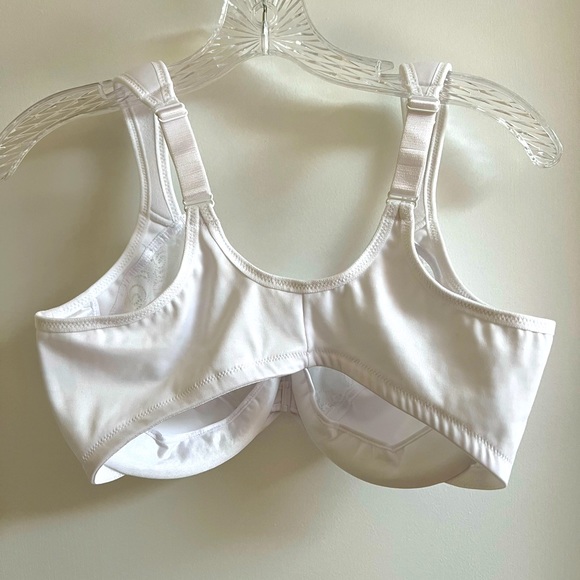 3 Bras (1 Bali 2 Glamorise) 38D - Picture 9 of 15